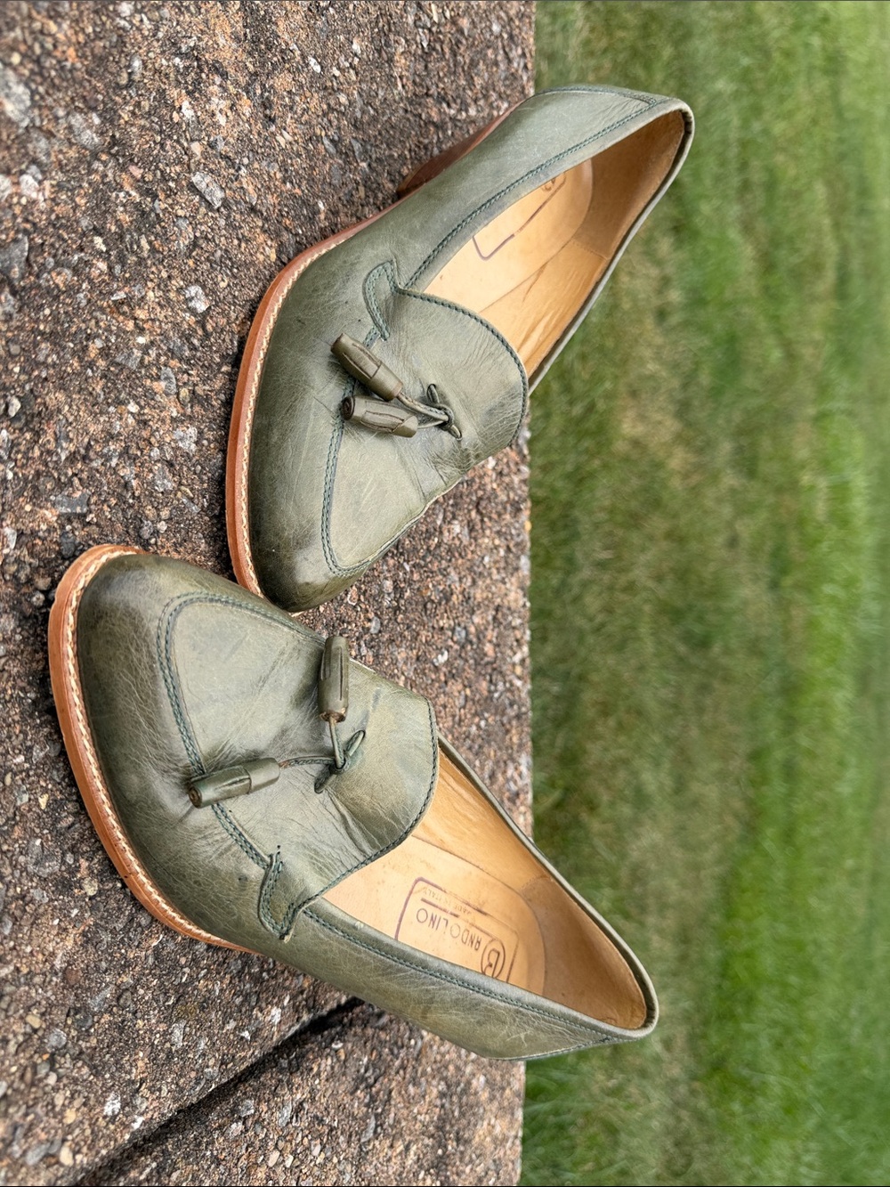 Vintage Bandolino Olive Green Leather Tassel Loafers